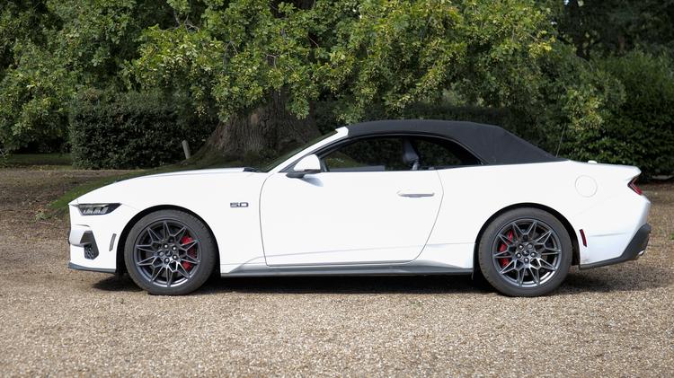 FORD MUSTANG CONVERTIBLE 5.0 V8 GT 2dr